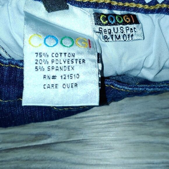 COOGI  embroideree jean capris Sz 9/10 NWOT - Picture 7 of 8